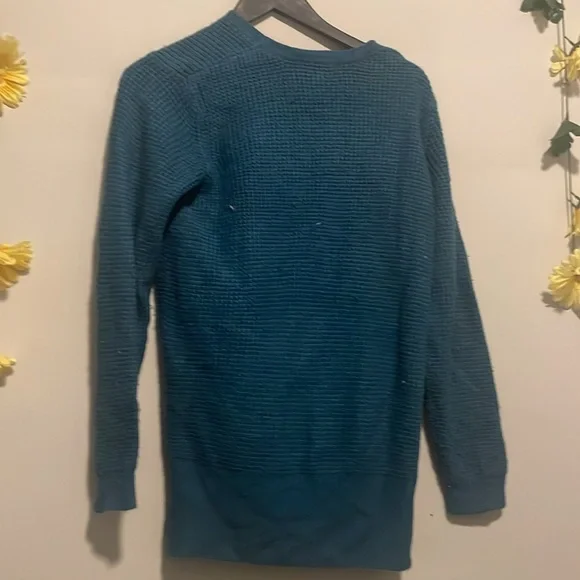 Joe Fresh sweater - Picture 2 of 3
